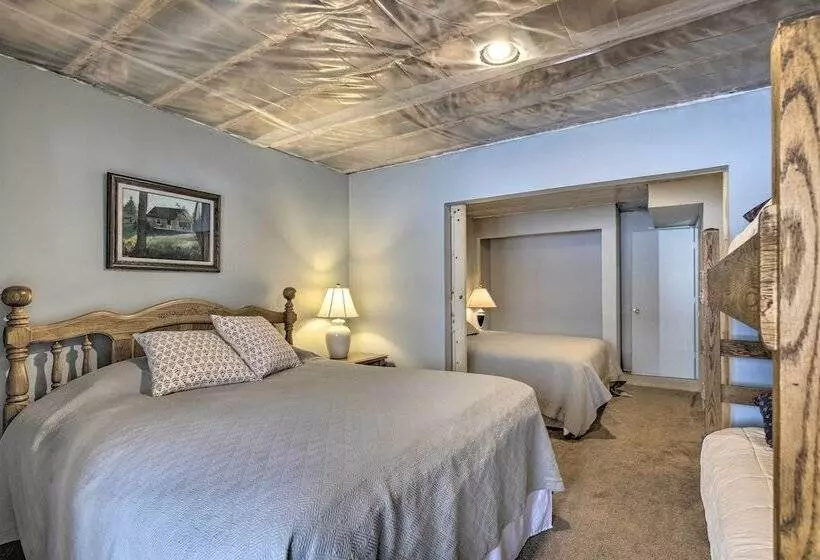 Lakefront Cottage In Iron River: 3 Mi To Skiing!