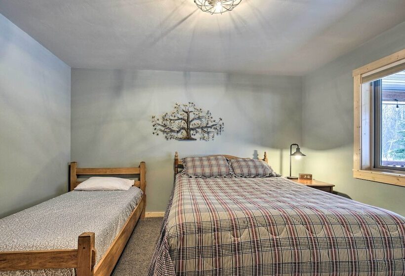 Lakefront Cottage In Iron River: 3 Mi To Skiing!