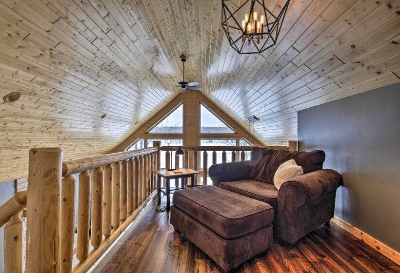 Lakefront Cottage In Iron River: 3 Mi To Skiing!