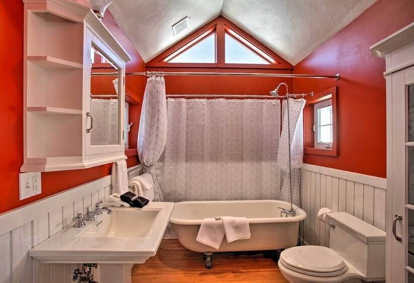 Lakefront Home W/ Boat Dock In Coeur D Alene Area!