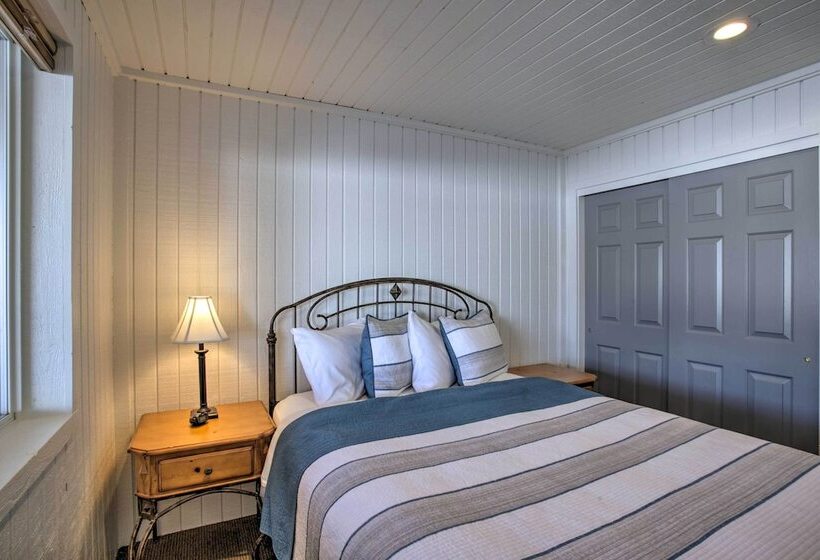 Lakefront Home W/ Boat Dock In Coeur D Alene Area!