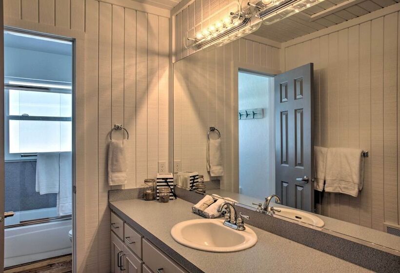 Lakefront Home W/ Boat Dock In Coeur D Alene Area!