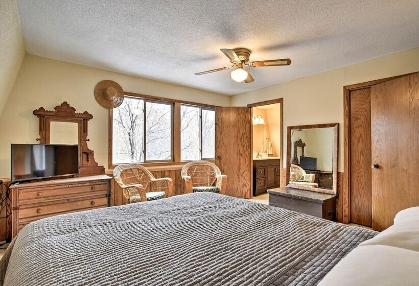 Lakeview 10 Acre Kimball Cabin W/ Private Beach!