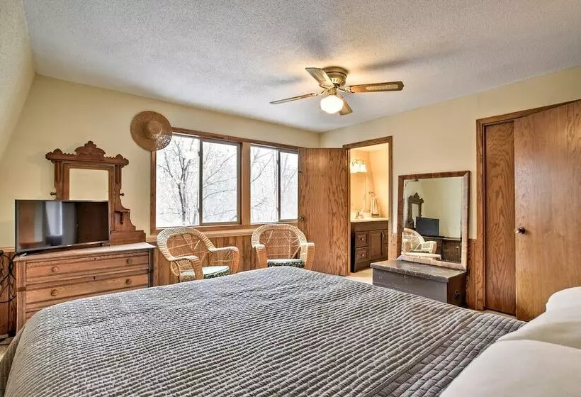 Lakeview 10 Acre Kimball Cabin W/ Private Beach!