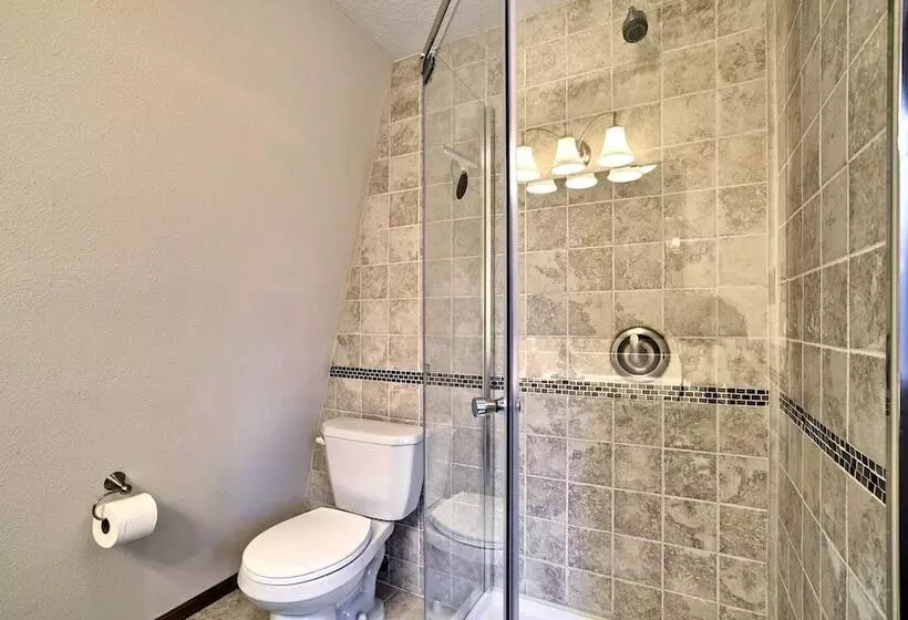 Lakeview 10 Acre Kimball Cabin W/ Private Beach!