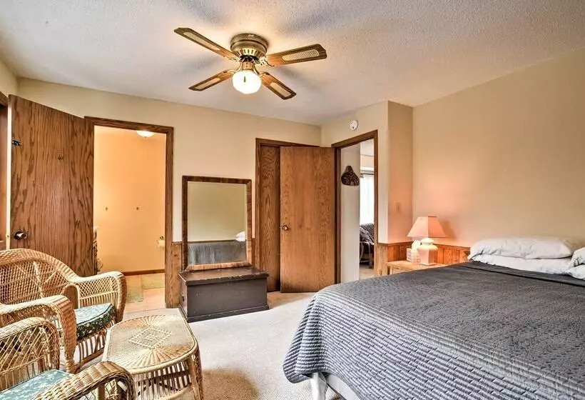 Lakeview 10 Acre Kimball Cabin W/ Private Beach!