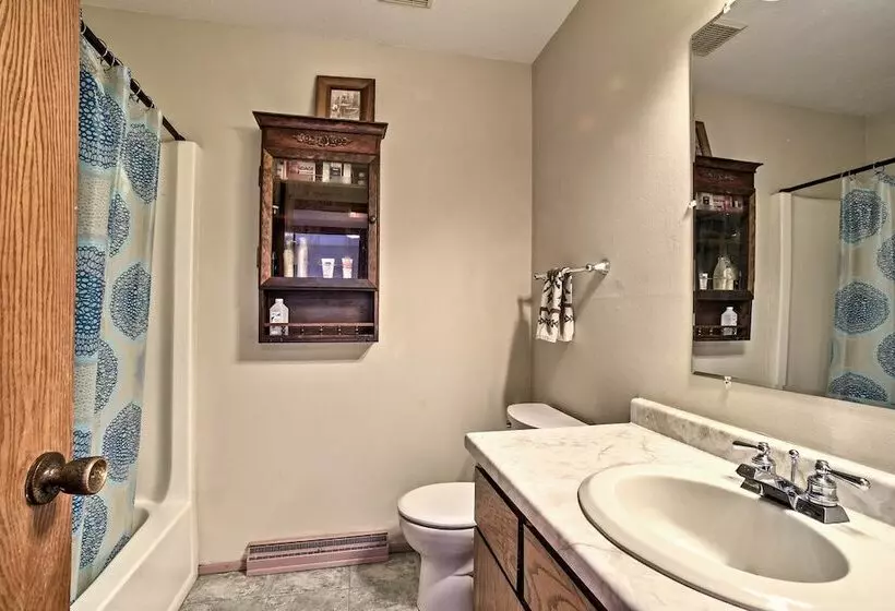 Lakeview 10 Acre Kimball Cabin W/ Private Beach!