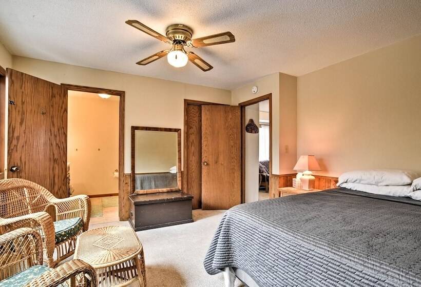 Lakeview 10 Acre Kimball Cabin W/ Private Beach!