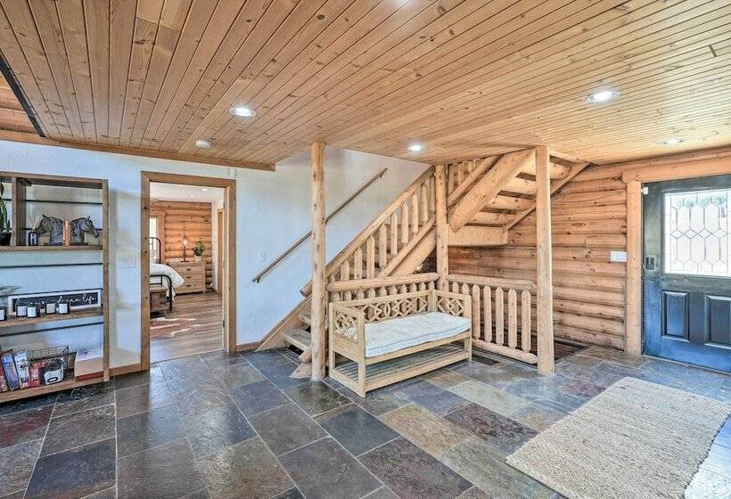 Theater + Scenic Views: Valley Springs Cabin!