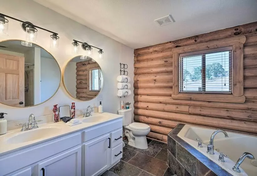 Theater + Scenic Views: Valley Springs Cabin!