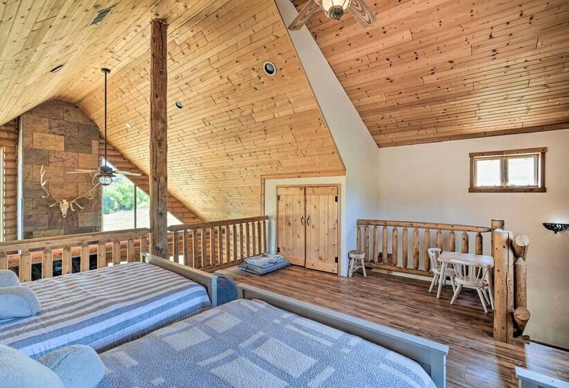 Theater + Scenic Views: Valley Springs Cabin!