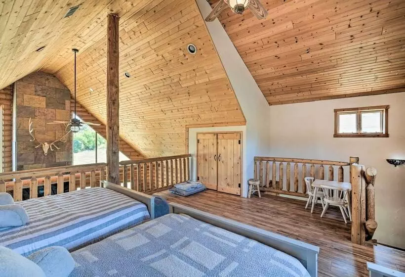 Theater + Scenic Views: Valley Springs Cabin!