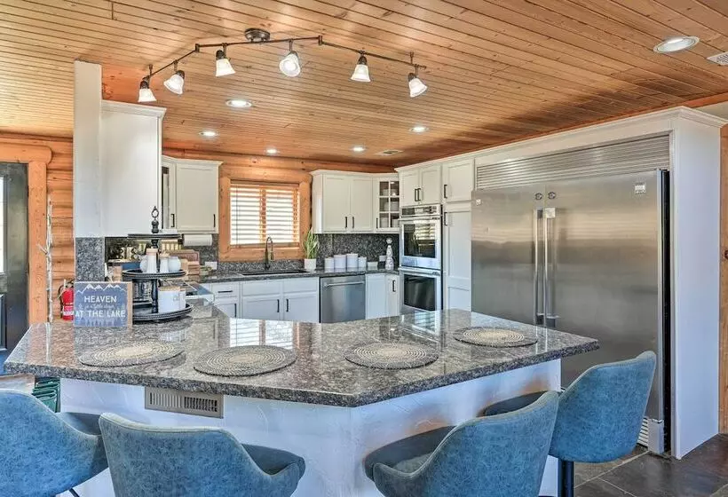 Theater + Scenic Views: Valley Springs Cabin!