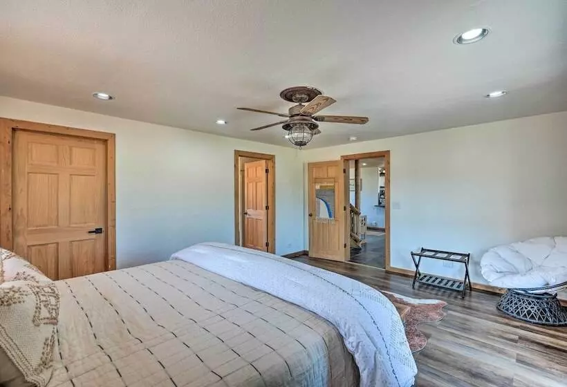 Theater + Scenic Views: Valley Springs Cabin!