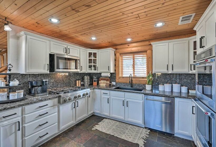 Theater + Scenic Views: Valley Springs Cabin!