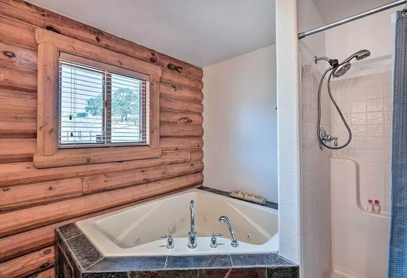 Theater + Scenic Views: Valley Springs Cabin!