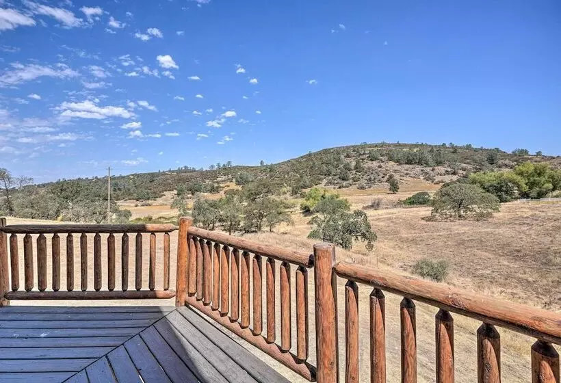 Theater + Scenic Views: Valley Springs Cabin!