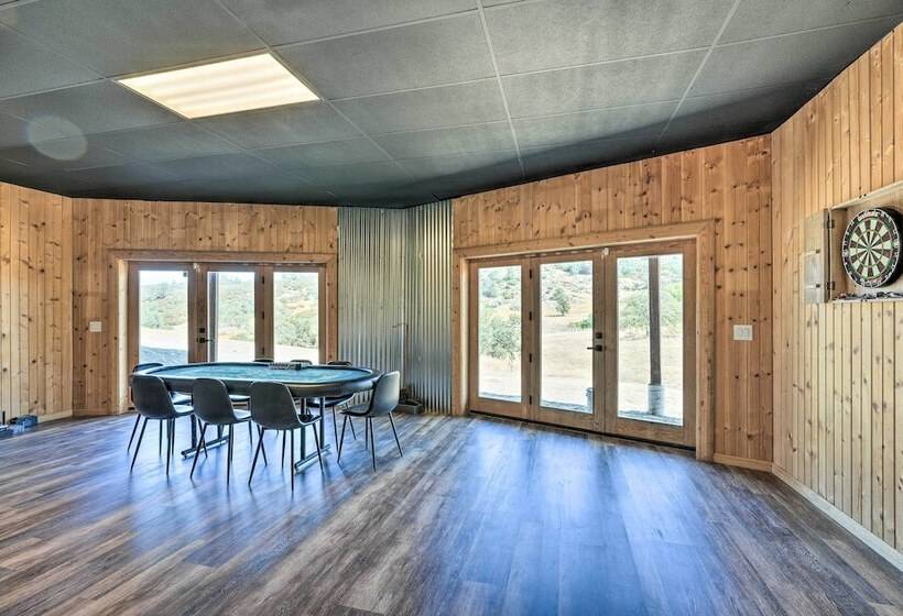 Theater + Scenic Views: Valley Springs Cabin!