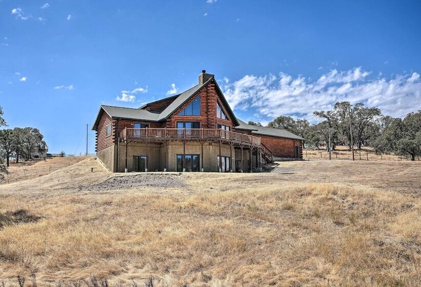 Theater + Scenic Views: Valley Springs Cabin!