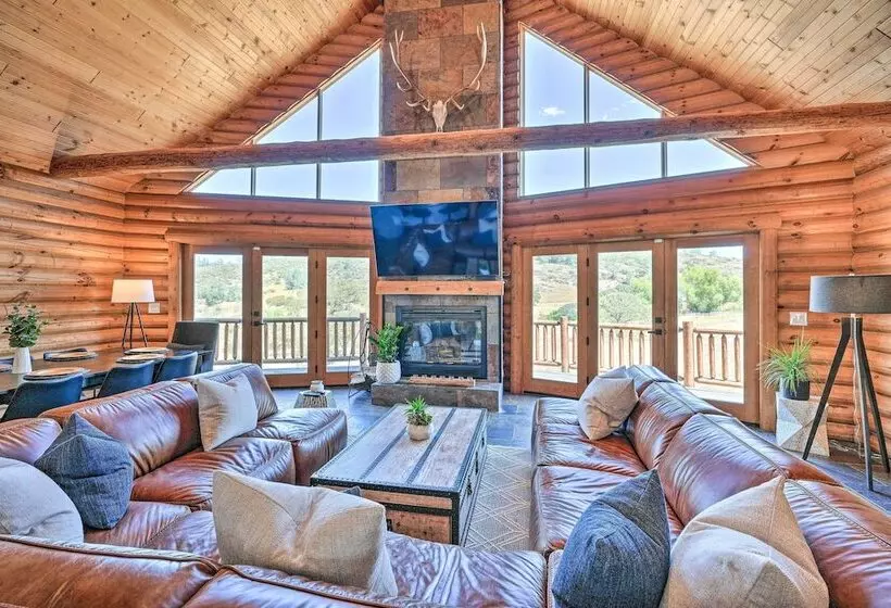 Theater + Scenic Views: Valley Springs Cabin!