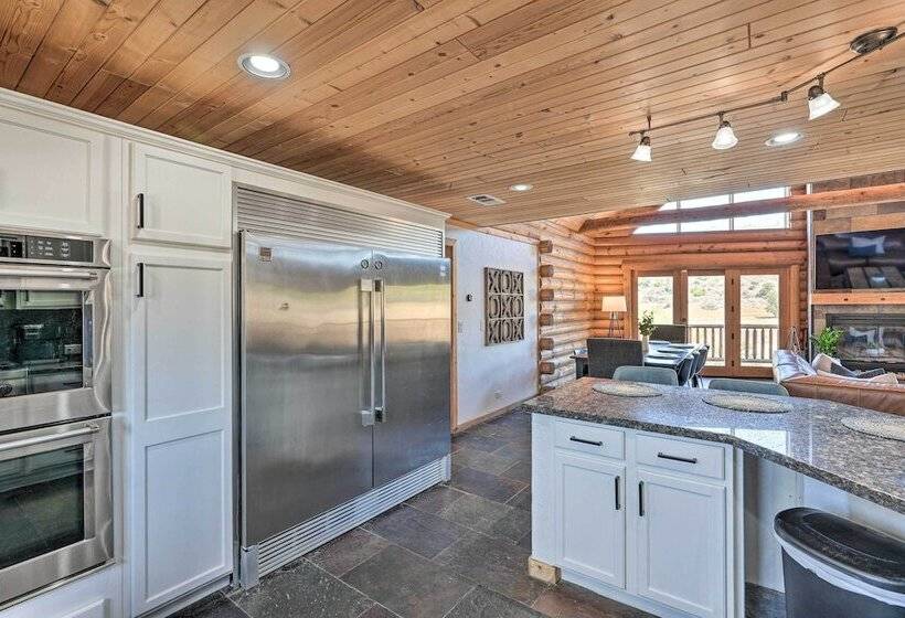 Theater + Scenic Views: Valley Springs Cabin!