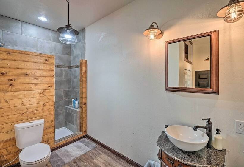 Theater + Scenic Views: Valley Springs Cabin!