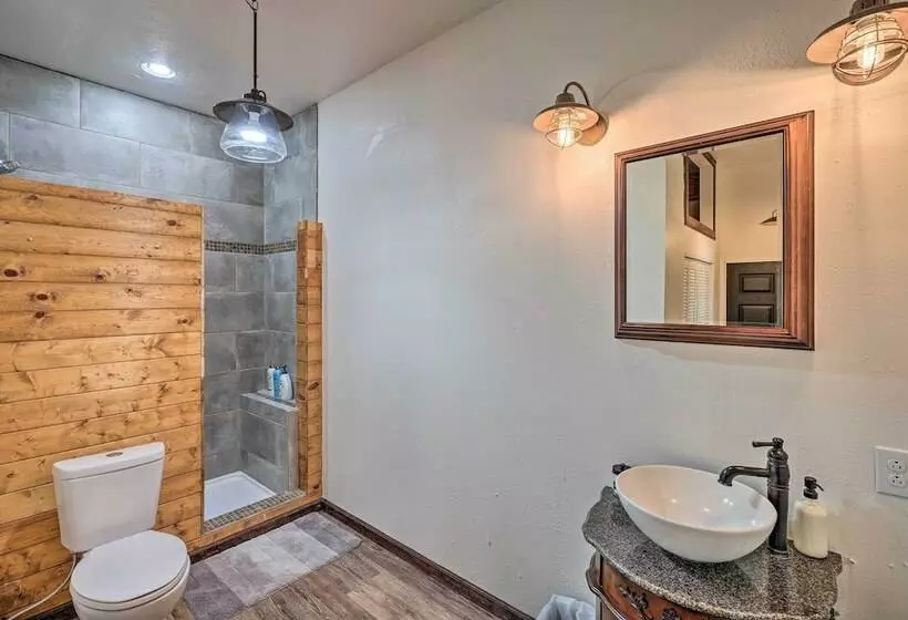 Theater + Scenic Views: Valley Springs Cabin!