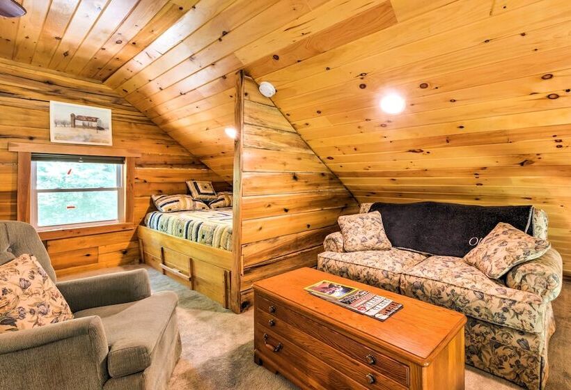 Lyndhurst Cabin On Farm W/ Pond & Stocked Stream!