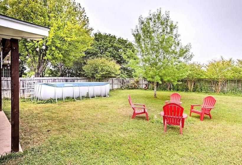 2 Mi To Lake Mcqueeny: Gem W/ Covered Patio