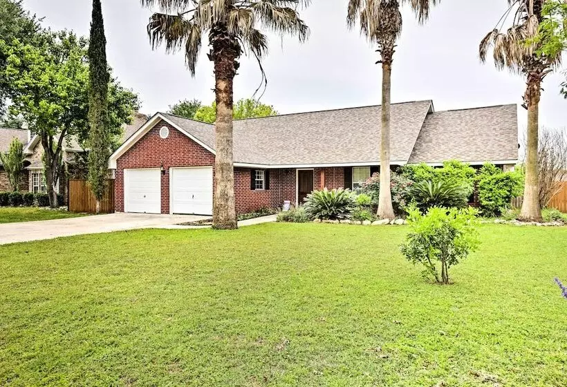 2 Mi To Lake Mcqueeny: Gem W/ Covered Patio