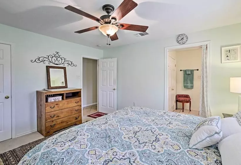 2 Mi To Lake Mcqueeny: Gem W/ Covered Patio