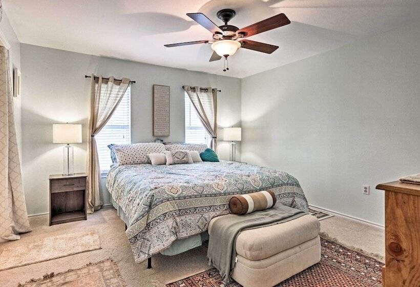 2 Mi To Lake Mcqueeny: Gem W/ Covered Patio