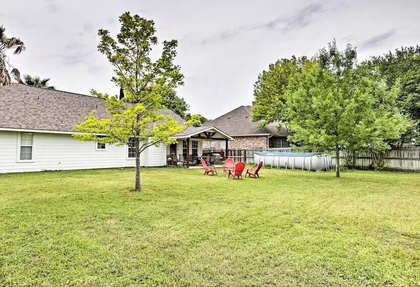2 Mi To Lake Mcqueeny: Gem W/ Covered Patio