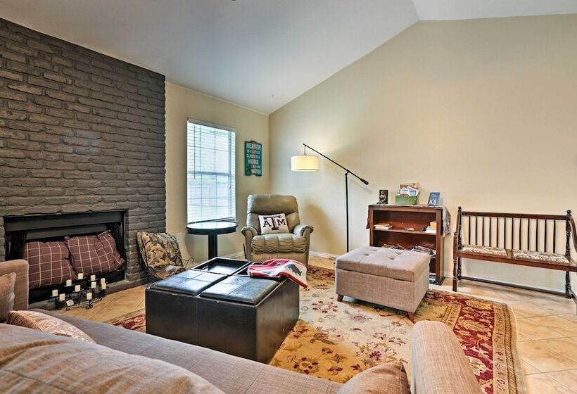 2 Mi To Lake Mcqueeny: Gem W/ Covered Patio