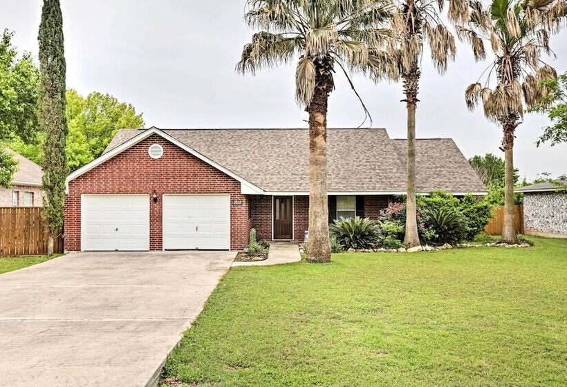 2 Mi To Lake Mcqueeny: Gem W/ Covered Patio