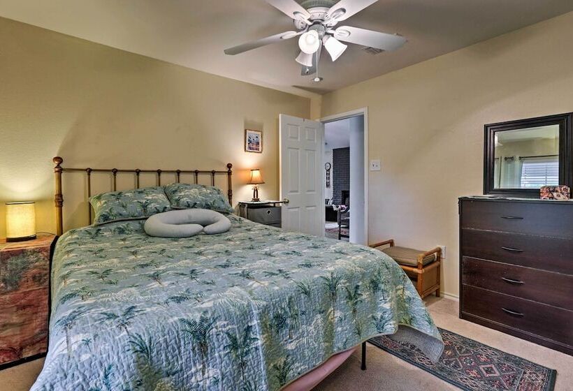 2 Mi To Lake Mcqueeny: Gem W/ Covered Patio