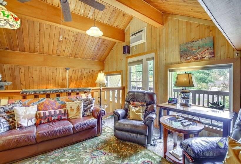 Owls Nest Cozy Cabin W/ Hot Tub & Fireplace!