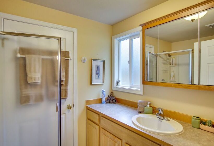 Owls Nest Cozy Cabin W/ Hot Tub & Fireplace!