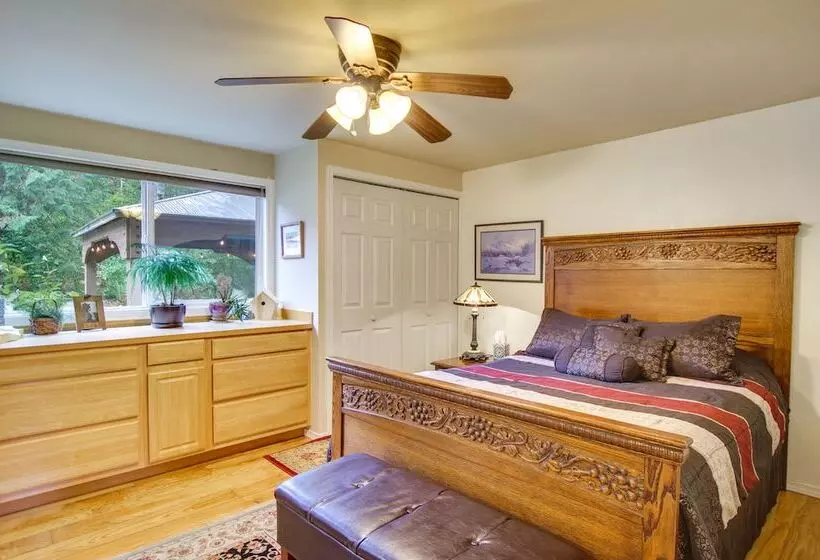Owls Nest   Cozy Cabin W/ Hot Tub & Fireplace!