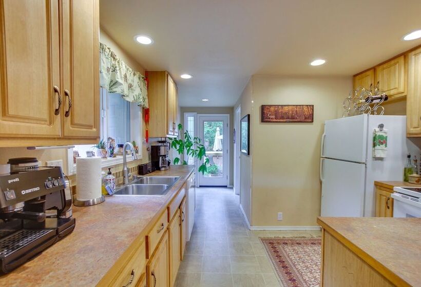 Owls Nest Cozy Cabin W/ Hot Tub & Fireplace!