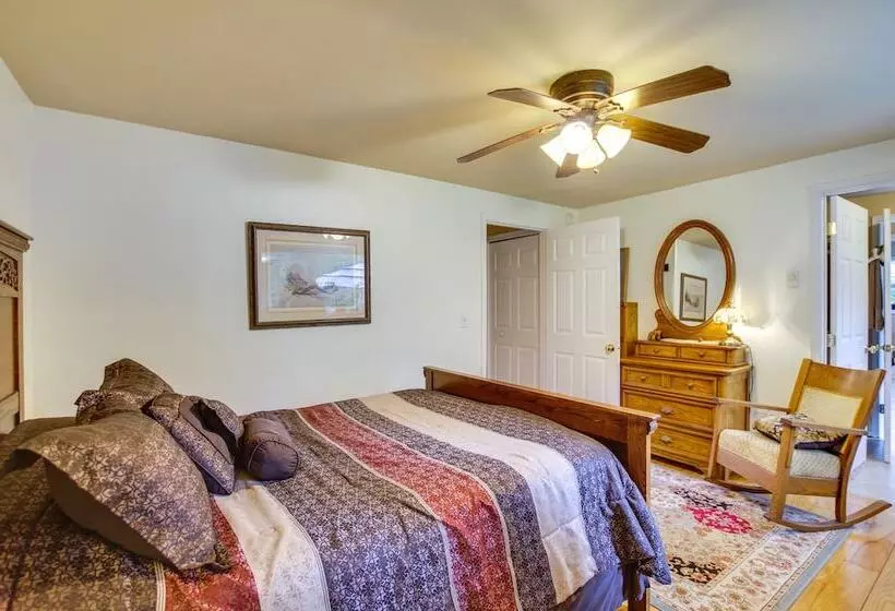 Owls Nest   Cozy Cabin W/ Hot Tub & Fireplace!