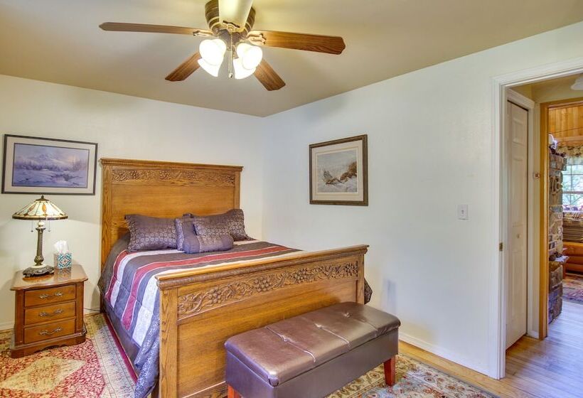 Owls Nest Cozy Cabin W/ Hot Tub & Fireplace!