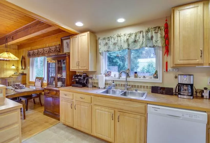 Owls Nest   Cozy Cabin W/ Hot Tub & Fireplace!