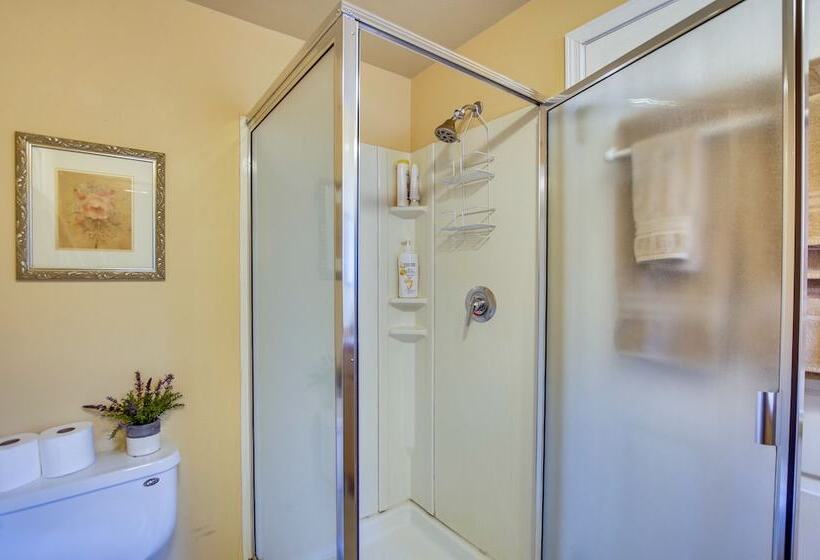 Owls Nest Cozy Cabin W/ Hot Tub & Fireplace!