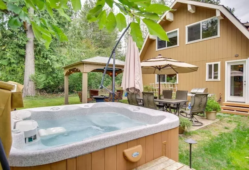 Owls Nest   Cozy Cabin W/ Hot Tub & Fireplace!