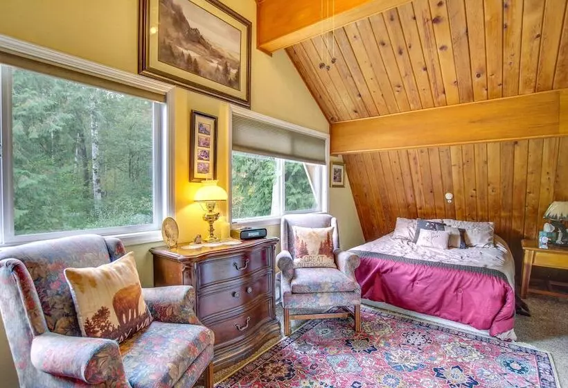 Owls Nest   Cozy Cabin W/ Hot Tub & Fireplace!