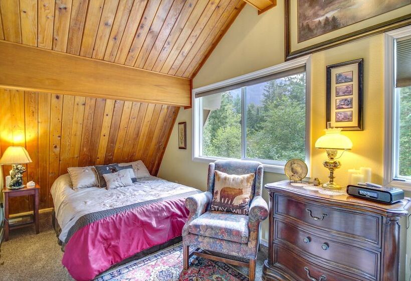 Owls Nest Cozy Cabin W/ Hot Tub & Fireplace!