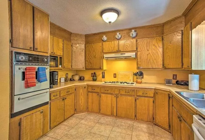 Pet Friendly Kingston Home W/ Boat Ramp Access!