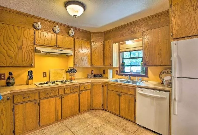 Pet Friendly Kingston Home W/ Boat Ramp Access!