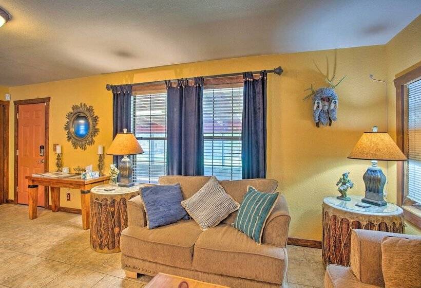 Pet Friendly Kingston Home W/ Boat Ramp Access!